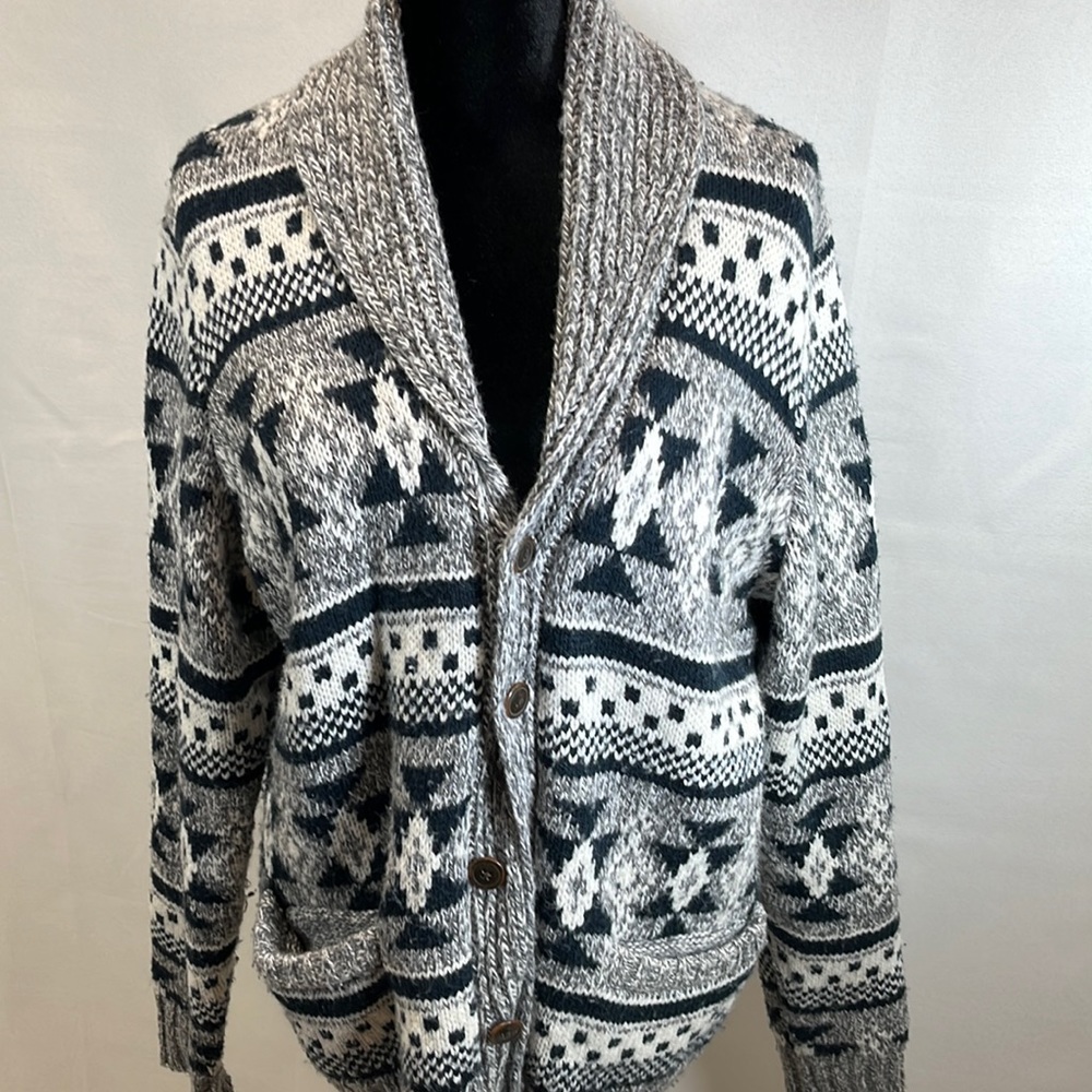 American Eagle Outfitters men’s cardigan, size L, 25% wool